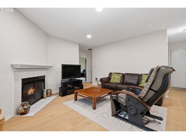 4000 CARMAN Dr F89, Lake Oswego, OR 97035