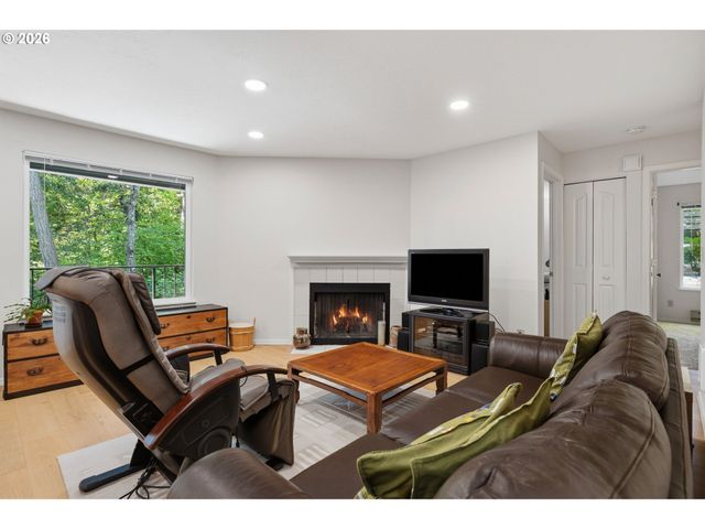 4000 CARMAN Dr F89, Lake Oswego, OR 97035