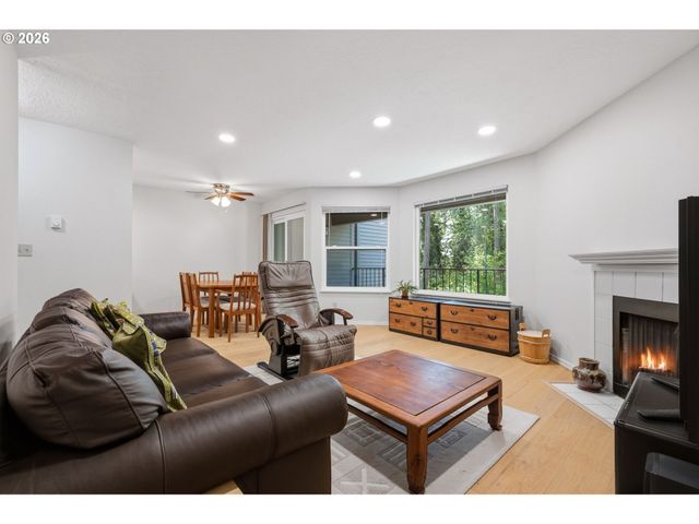 4000 CARMAN Dr F89, Lake Oswego, OR 97035