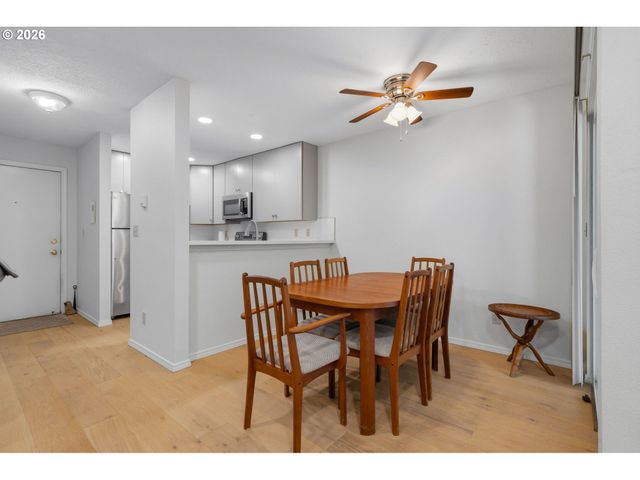 4000 CARMAN Dr F89, Lake Oswego, OR 97035