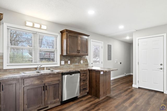 3545 SW Devon AVE, Topeka, KS 66611