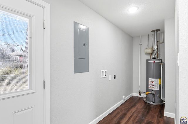 3545 SW Devon AVE, Topeka, KS 66611