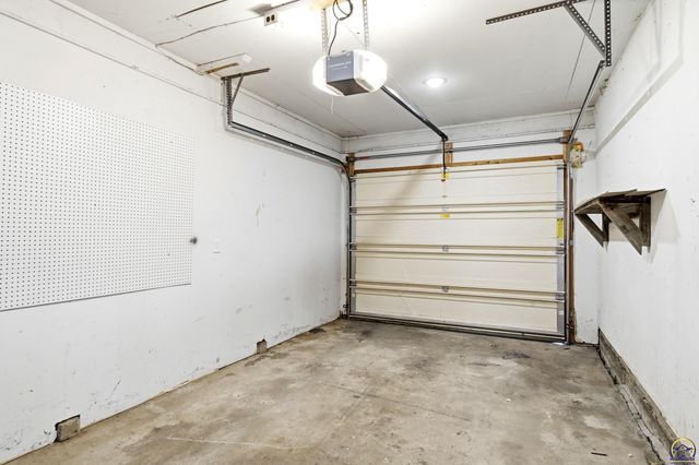 3545 SW Devon AVE, Topeka, KS 66611