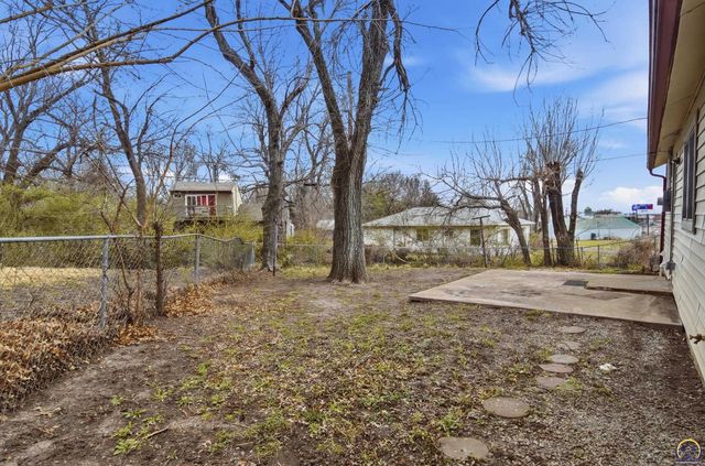 3545 SW Devon AVE, Topeka, KS 66611