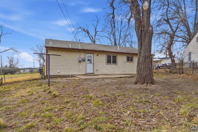 3545 SW Devon AVE, Topeka, KS 66611