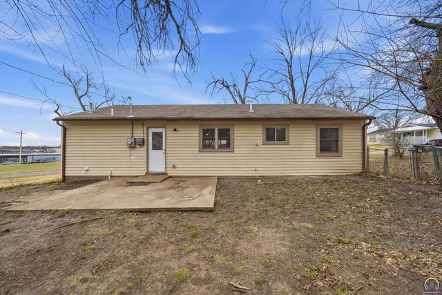3545 SW Devon AVE, Topeka, KS 66611