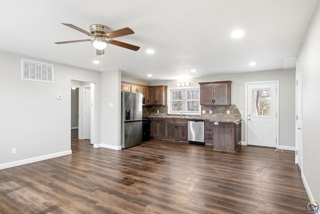 3545 SW Devon AVE, Topeka, KS 66611