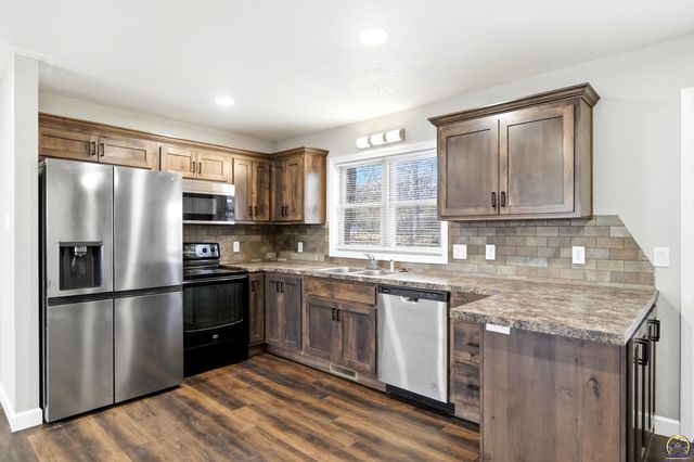 3545 SW Devon AVE, Topeka, KS 66611