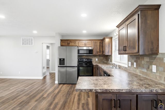 3545 SW Devon AVE, Topeka, KS 66611