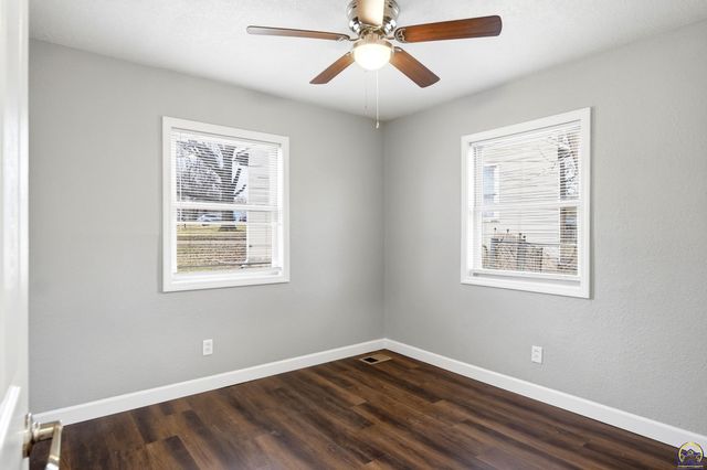 3545 SW Devon AVE, Topeka, KS 66611