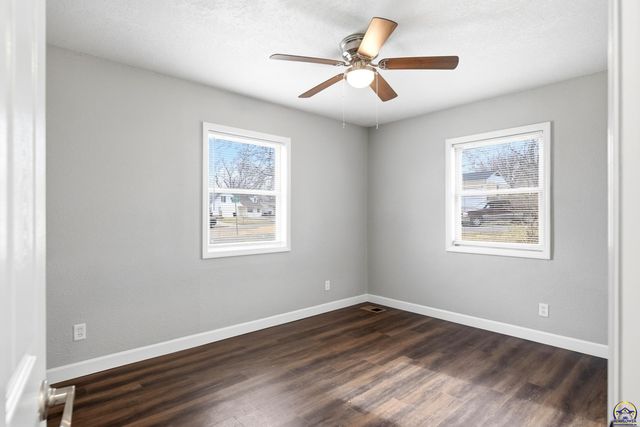 3545 SW Devon AVE, Topeka, KS 66611