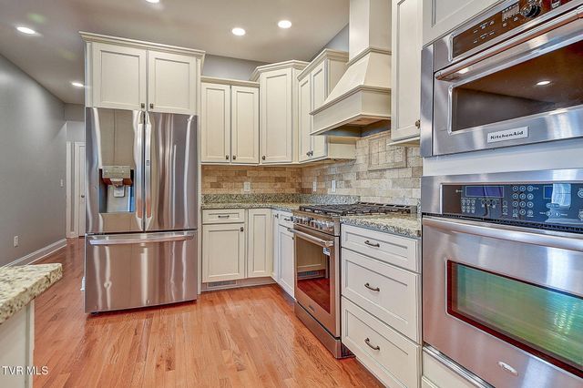 442 Grovemont Place, Piney Flats, TN 37686
