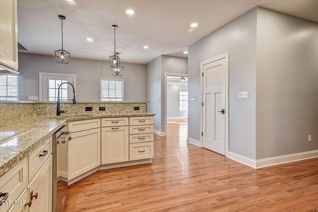 442 Grovemont Place, Piney Flats, TN 37686