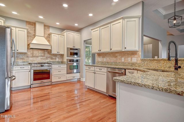 442 Grovemont Place, Piney Flats, TN 37686