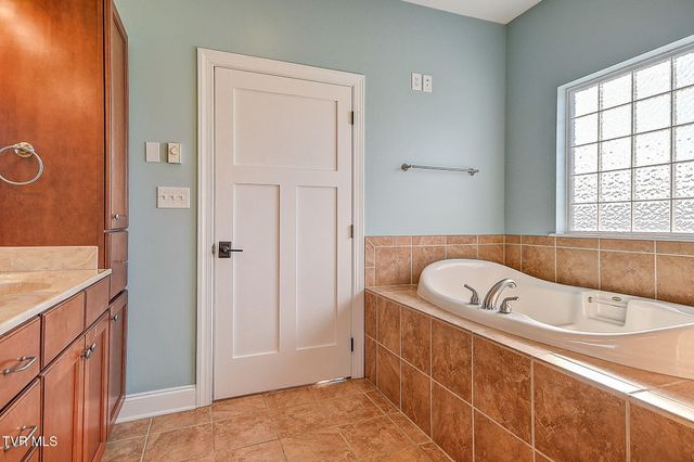 442 Grovemont Place, Piney Flats, TN 37686