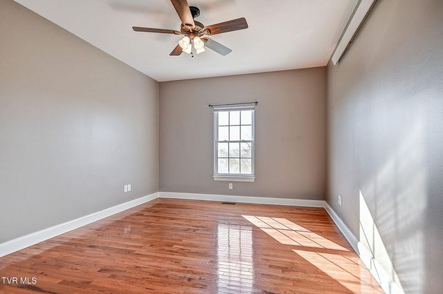 442 Grovemont Place, Piney Flats, TN 37686