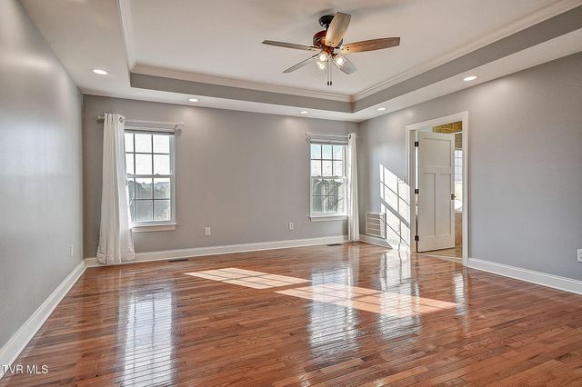 442 Grovemont Place, Piney Flats, TN 37686