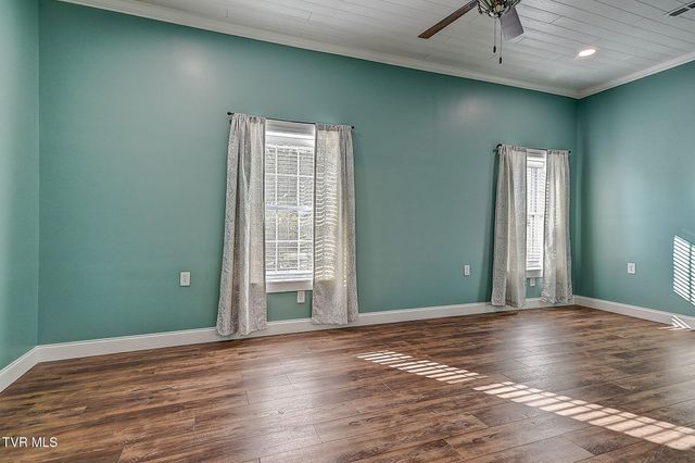 442 Grovemont Place, Piney Flats, TN 37686
