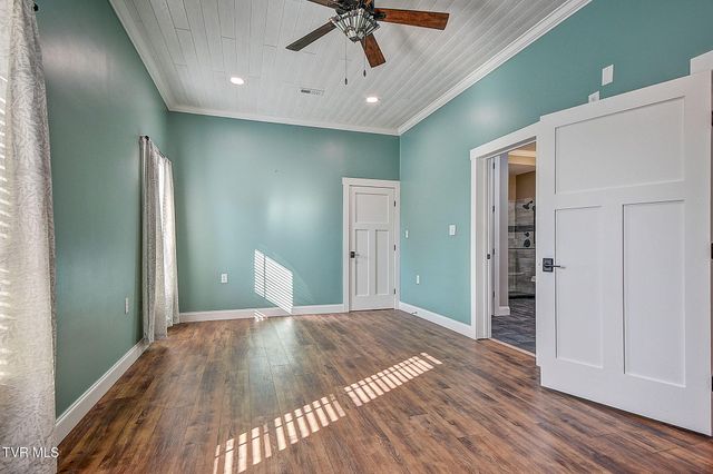 442 Grovemont Place, Piney Flats, TN 37686