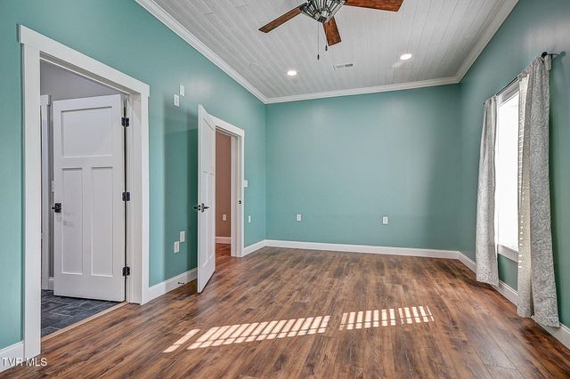 442 Grovemont Place, Piney Flats, TN 37686