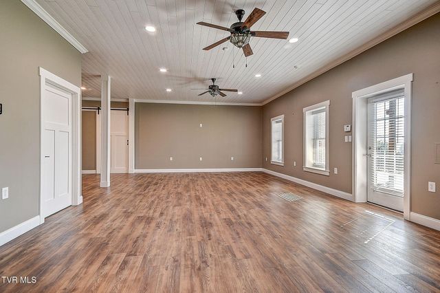 442 Grovemont Place, Piney Flats, TN 37686
