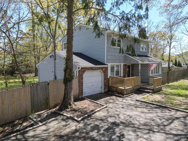 981 Connetquot Avenue, Central Islip, NY 11722
