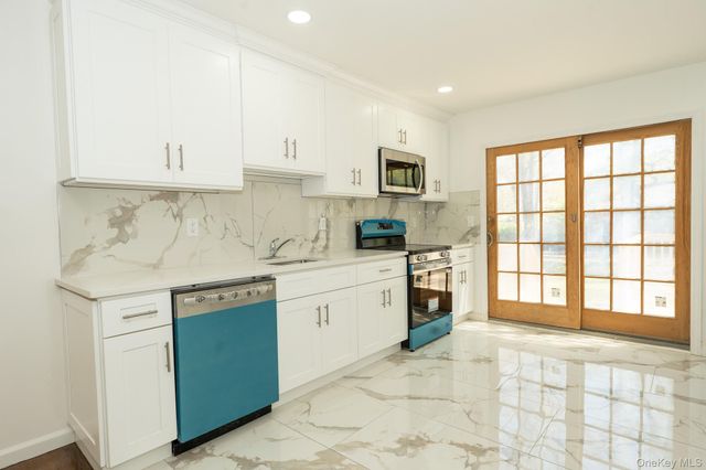 981 Connetquot Avenue, Central Islip, NY 11722