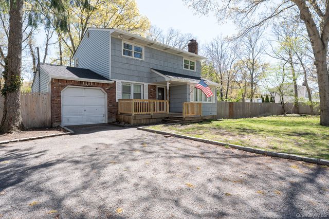 981 Connetquot Avenue, Central Islip, NY 11722