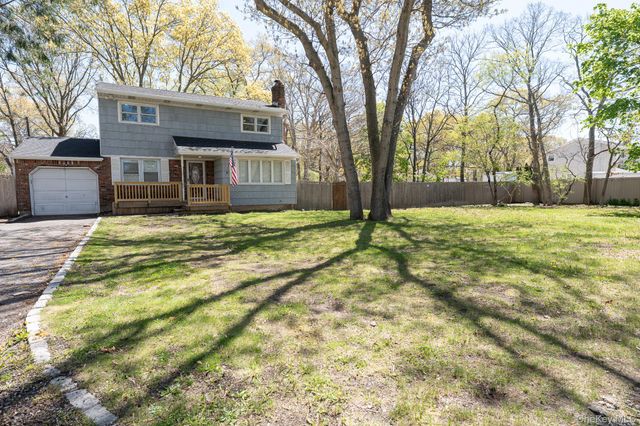 981 Connetquot Avenue, Central Islip, NY 11722