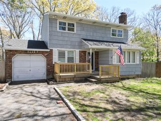 981 Connetquot Avenue, Central Islip, NY 11722