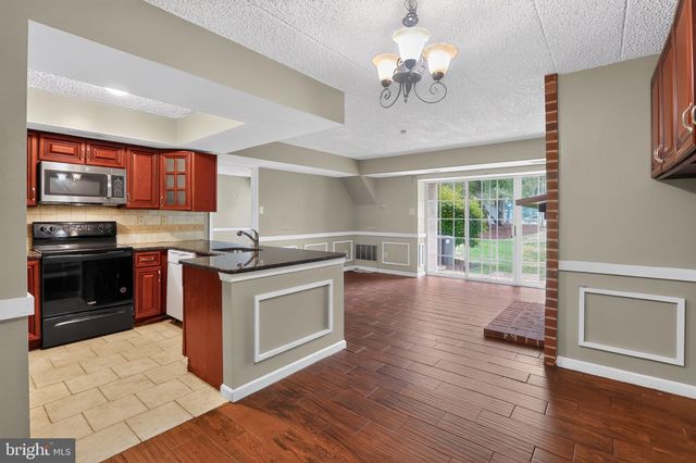 702 DEER RUN, Norristown, PA 19403