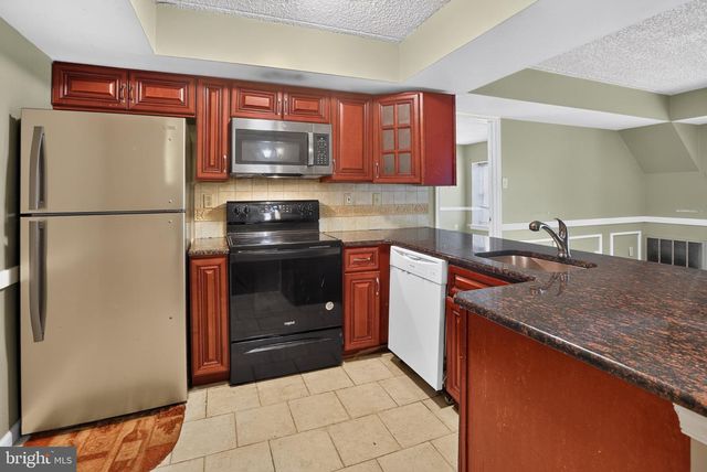 702 DEER RUN, Norristown, PA 19403