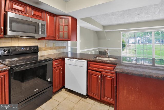 702 DEER RUN, Norristown, PA 19403