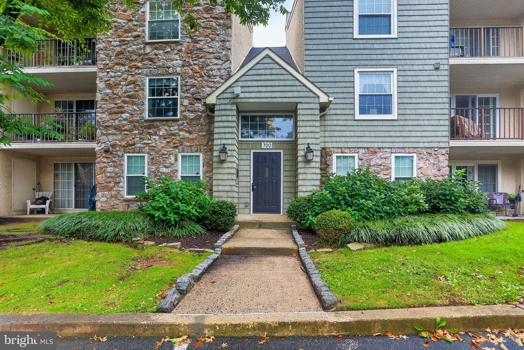 702 DEER RUN, Norristown, PA 19403