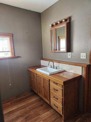 37 Barclay Street, Lowell, MA 01851