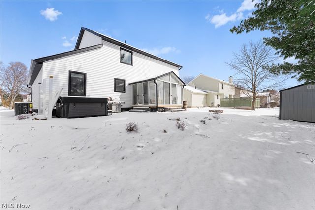 681 Oakcrest Drive, Wadsworth, OH 44281