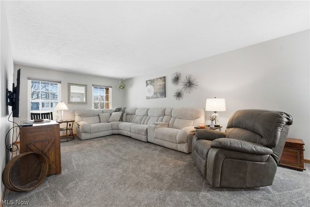 681 Oakcrest Drive, Wadsworth, OH 44281