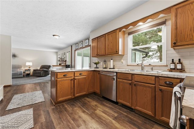 681 Oakcrest Drive, Wadsworth, OH 44281