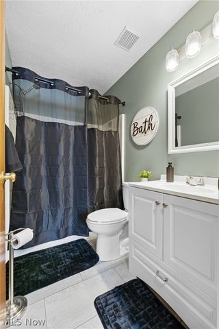 681 Oakcrest Drive, Wadsworth, OH 44281