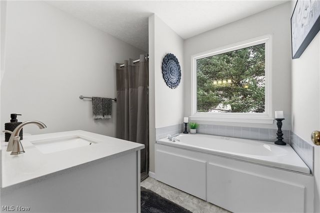 681 Oakcrest Drive, Wadsworth, OH 44281