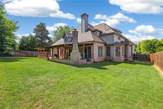 2567 N Firewood Drive, Fayetteville, AR 72703