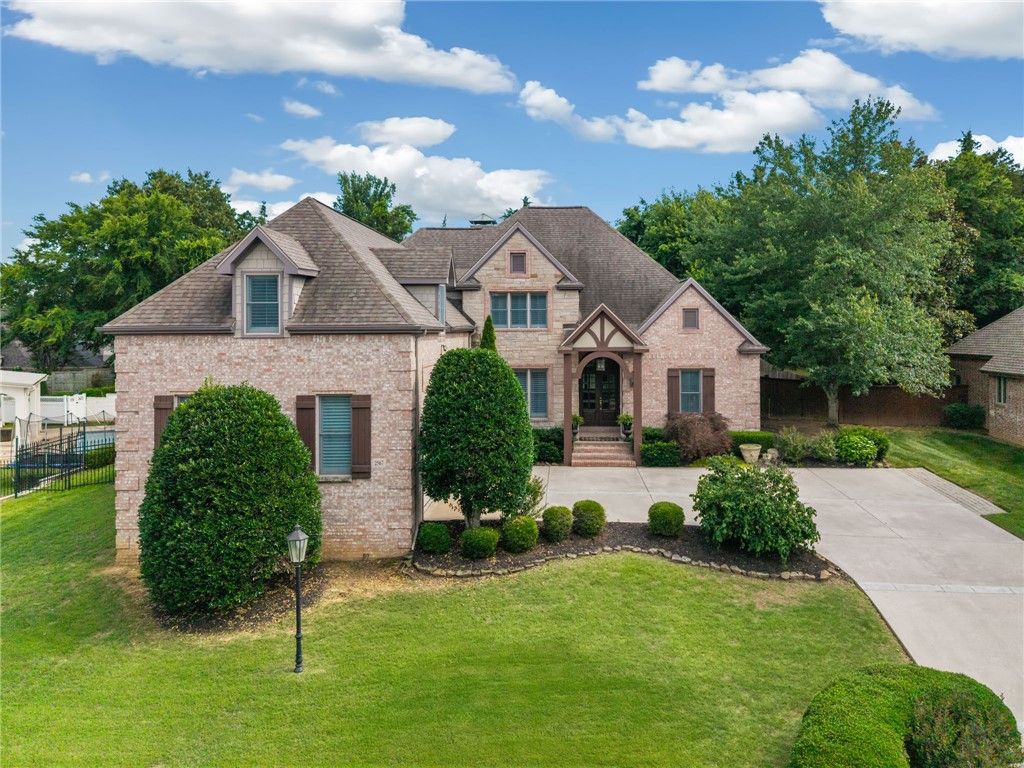 2567 N Firewood Drive, Fayetteville, AR 72703