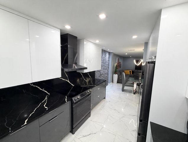 9054 NW 35TH Place, Sunrise, FL 33351