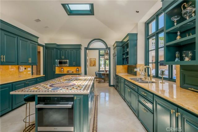 145 Irvine Cove Court, Laguna Beach, CA 92651