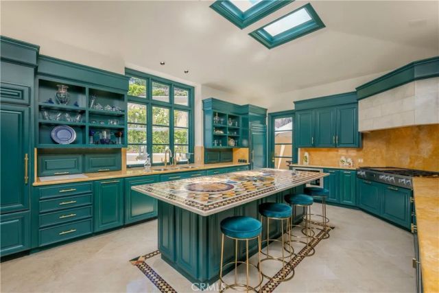 145 Irvine Cove Court, Laguna Beach, CA 92651