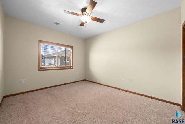 125 Emmett Trl Trail, Harrisburg, SD 57032