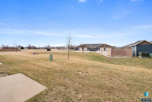 125 Emmett Trl Trail, Harrisburg, SD 57032