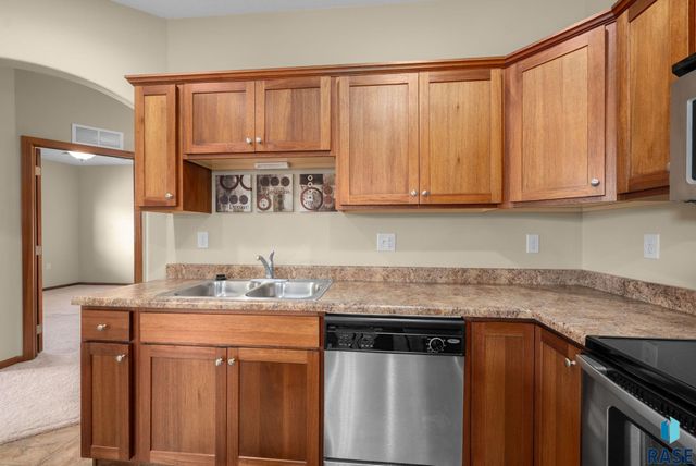 125 Emmett Trl Trail, Harrisburg, SD 57032