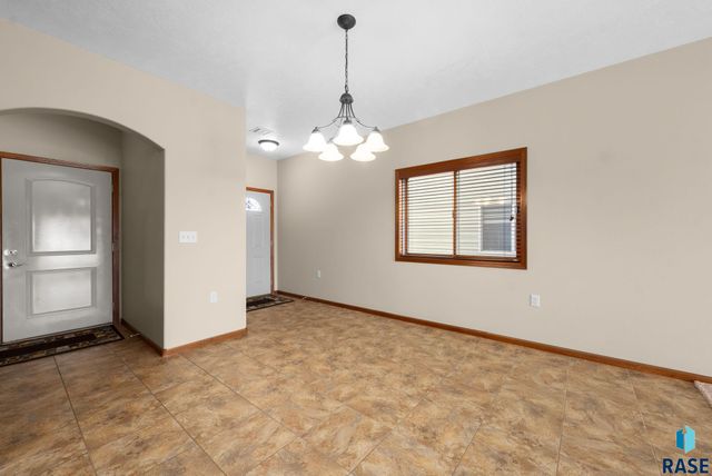 125 Emmett Trl Trail, Harrisburg, SD 57032