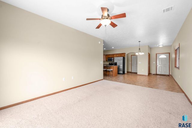 125 Emmett Trl Trail, Harrisburg, SD 57032